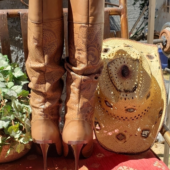 Burberry Tan Perforated Leather Knee High‎ BootsV - Picture 10 of 15